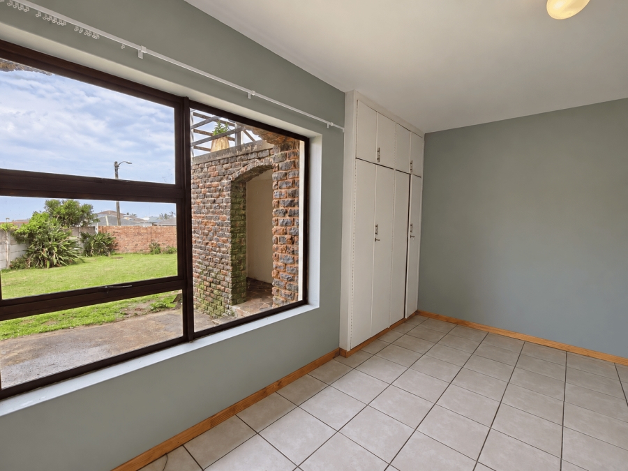 To Let 5 Bedroom Property for Rent in Gonubie Eastern Cape